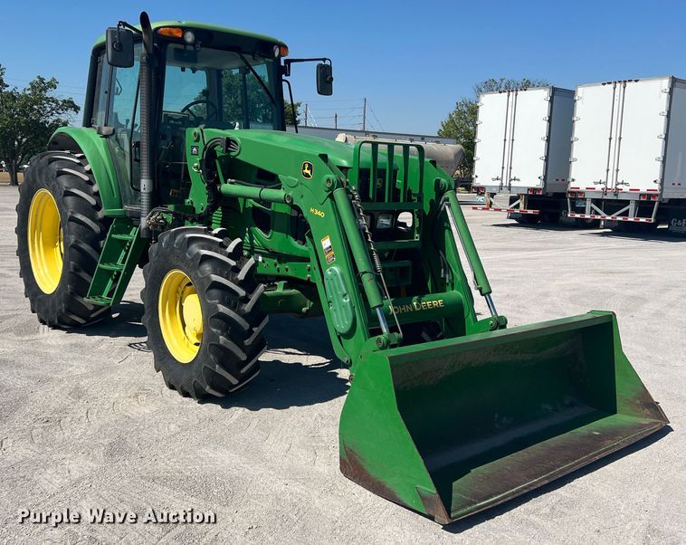 image for item DS8391 2012 John Deere 7230  MFWD tractor