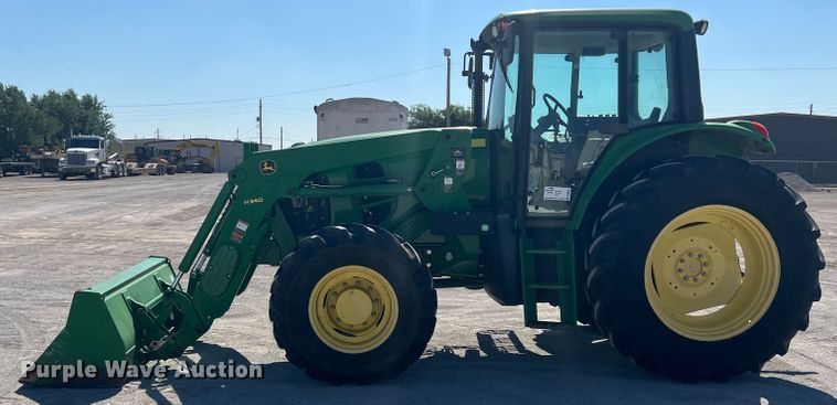 image for item DS8391 2012 John Deere 7230  MFWD tractor