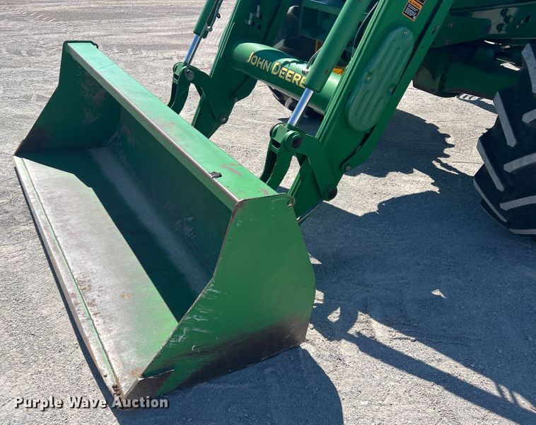 image for item DS8391 2012 John Deere 7230  MFWD tractor