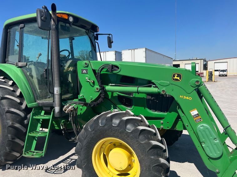 image for item DS8391 2012 John Deere 7230  MFWD tractor