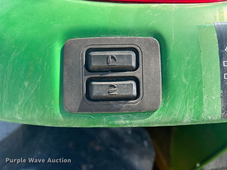 image for item DS8391 2012 John Deere 7230  MFWD tractor