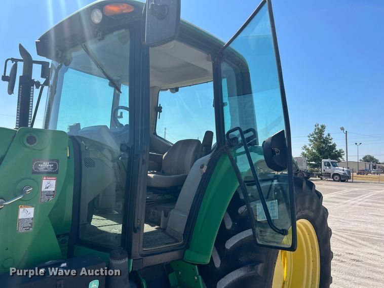 image for item DS8391 2012 John Deere 7230  MFWD tractor