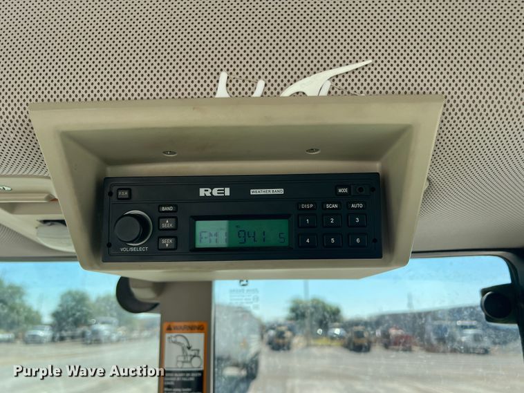 image for item DS8391 2012 John Deere 7230  MFWD tractor