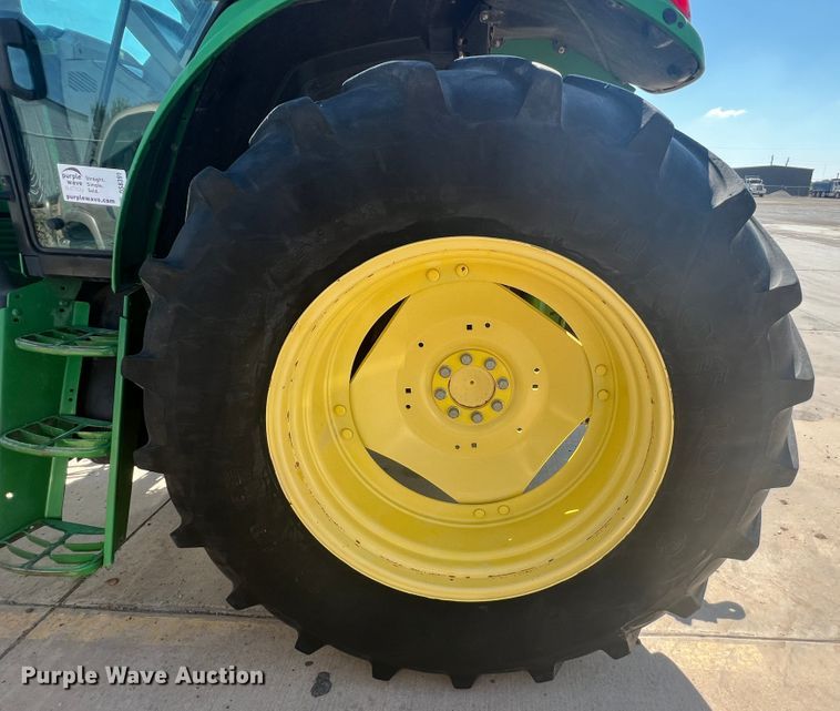 image for item DS8391 2012 John Deere 7230  MFWD tractor