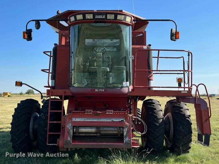 image for item DS8411 2000 Case IH 2388  combine