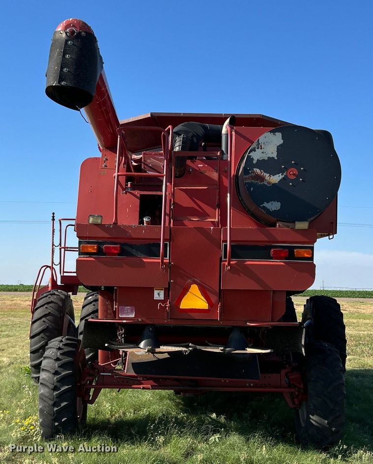 image for item DS8411 2000 Case IH 2388  combine