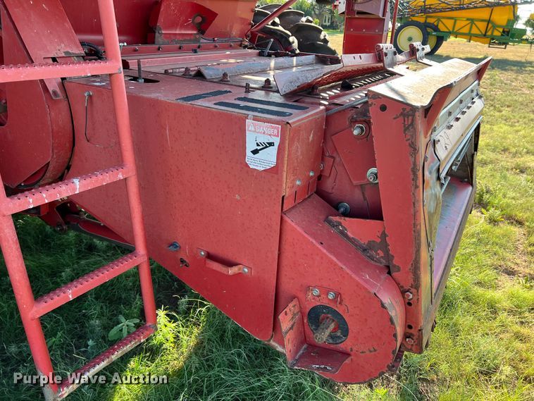 image for item DS8411 2000 Case IH 2388  combine
