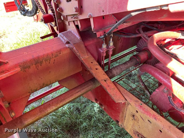 image for item DS8411 2000 Case IH 2388  combine