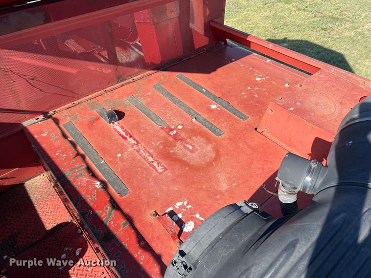 image for item DS8411 2000 Case IH 2388  combine