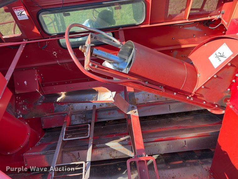 image for item DS8411 2000 Case IH 2388  combine