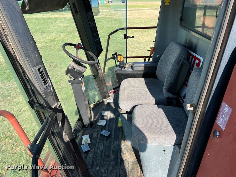 image for item DS8411 2000 Case IH 2388  combine