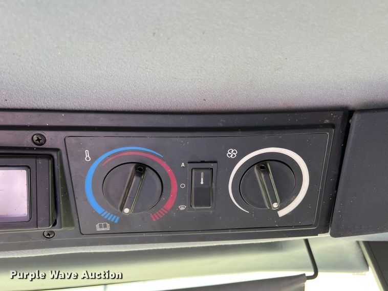 image for item DS8411 2000 Case IH 2388  combine