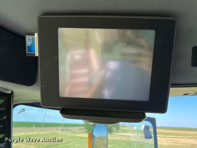 image for item DS8411 2000 Case IH 2388  combine