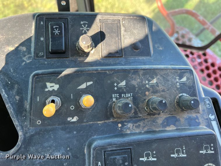 image for item DS8411 2000 Case IH 2388  combine