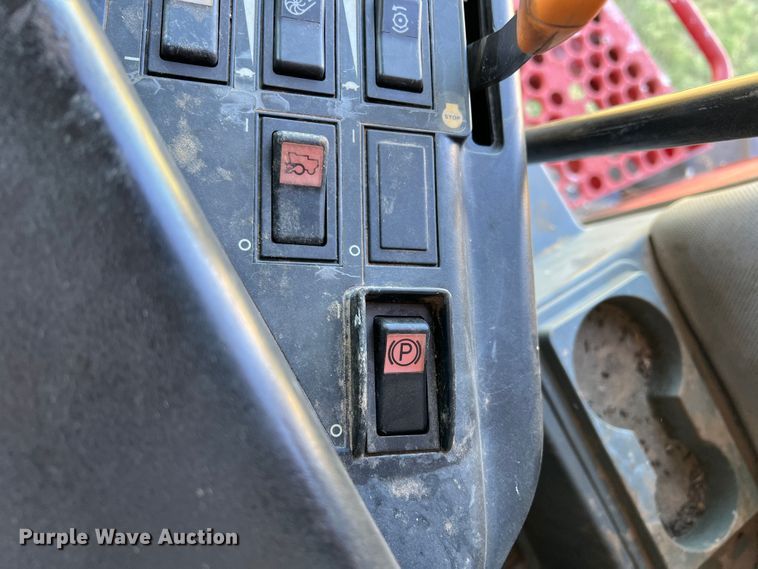 image for item DS8411 2000 Case IH 2388  combine