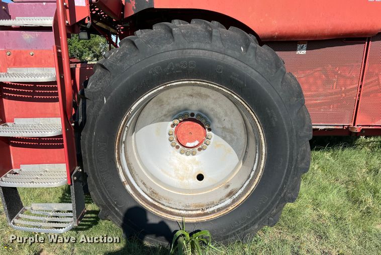image for item DS8411 2000 Case IH 2388  combine