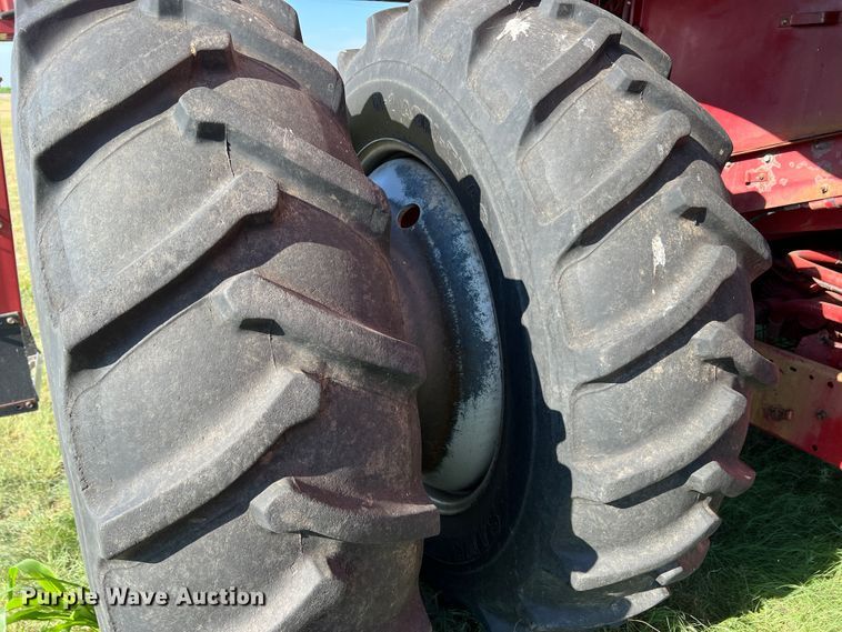 image for item DS8411 2000 Case IH 2388  combine