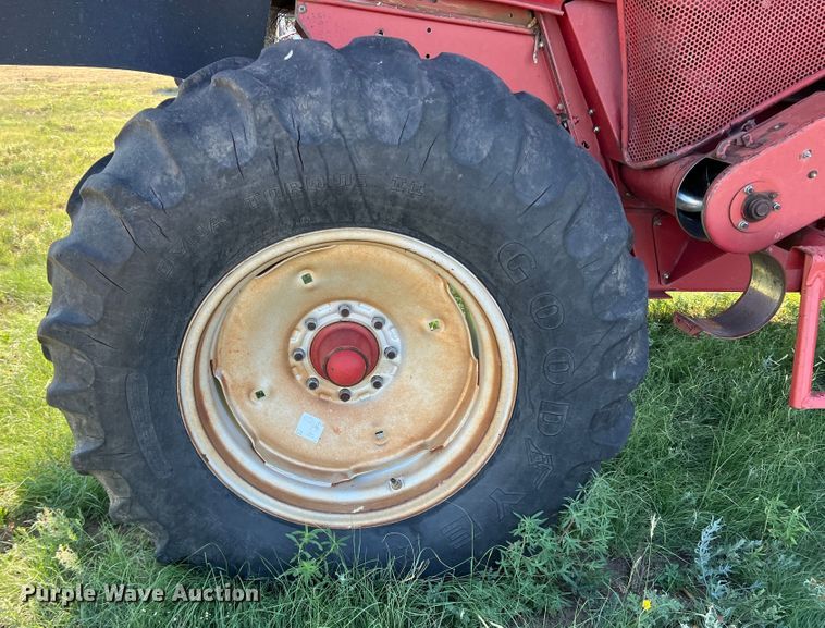 image for item DS8411 2000 Case IH 2388  combine