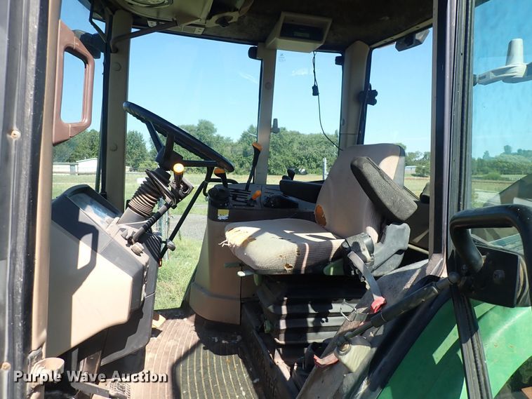 image for item IN9067 2002 John Deere 6605  MFWD tractor