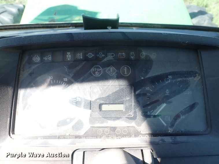 image for item IN9067 2002 John Deere 6605  MFWD tractor