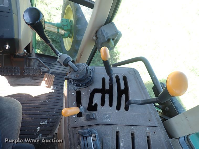 image for item IN9067 2002 John Deere 6605  MFWD tractor