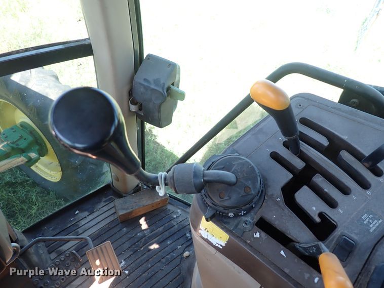 image for item IN9067 2002 John Deere 6605  MFWD tractor