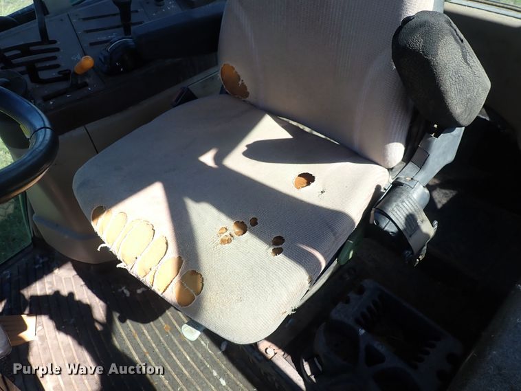 image for item IN9067 2002 John Deere 6605  MFWD tractor