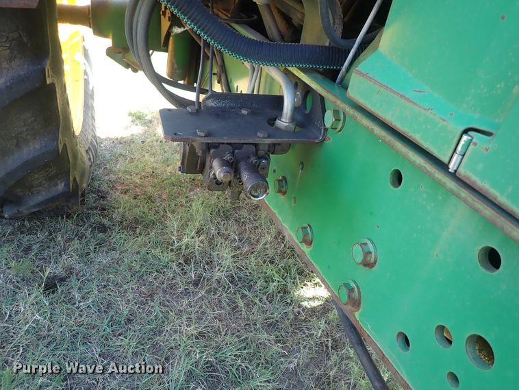 image for item IN9067 2002 John Deere 6605  MFWD tractor