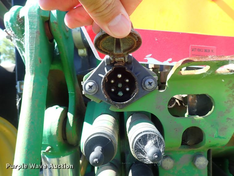 image for item IN9067 2002 John Deere 6605  MFWD tractor