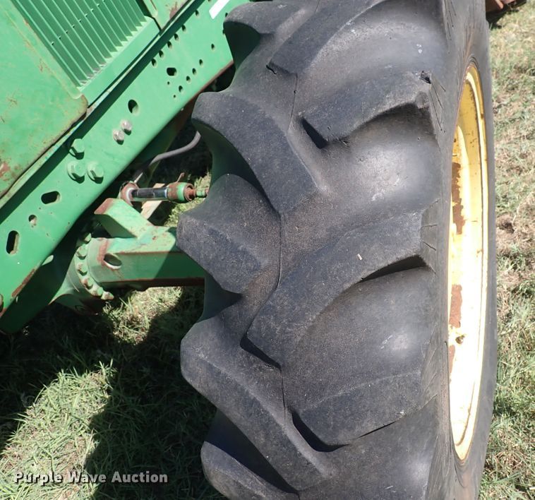 image for item IN9067 2002 John Deere 6605  MFWD tractor