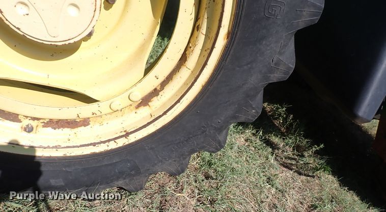 image for item IN9067 2002 John Deere 6605  MFWD tractor