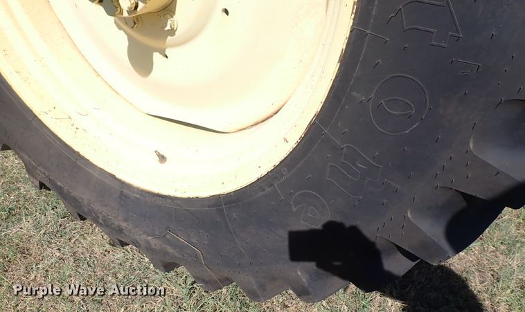 image for item IN9067 2002 John Deere 6605  MFWD tractor