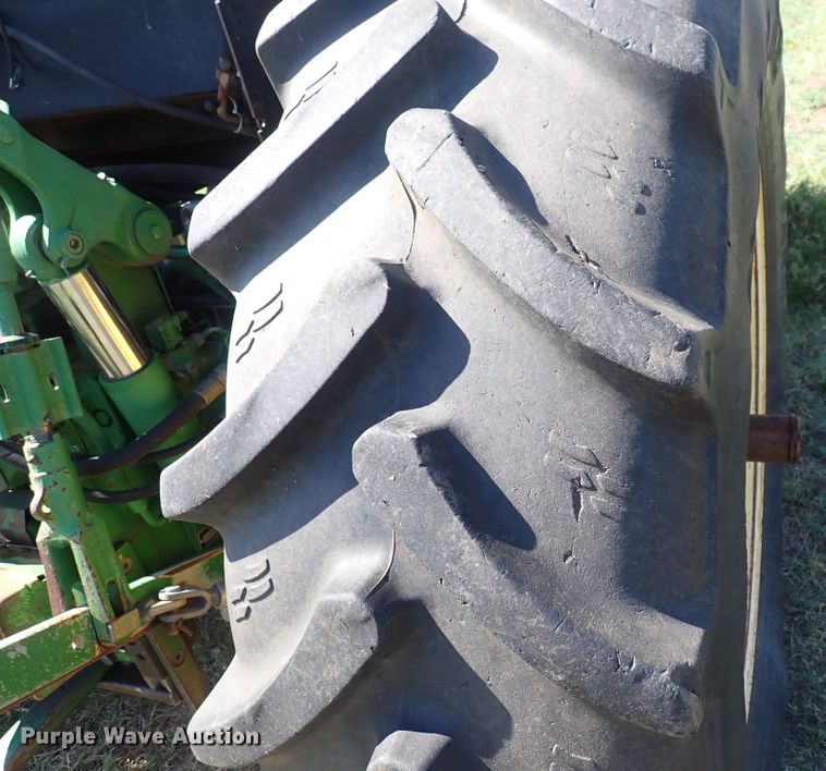 image for item IN9067 2002 John Deere 6605  MFWD tractor