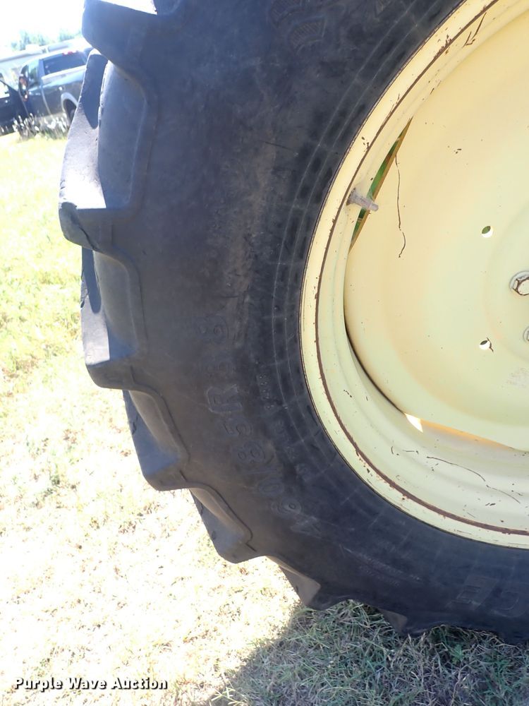 image for item IN9067 2002 John Deere 6605  MFWD tractor