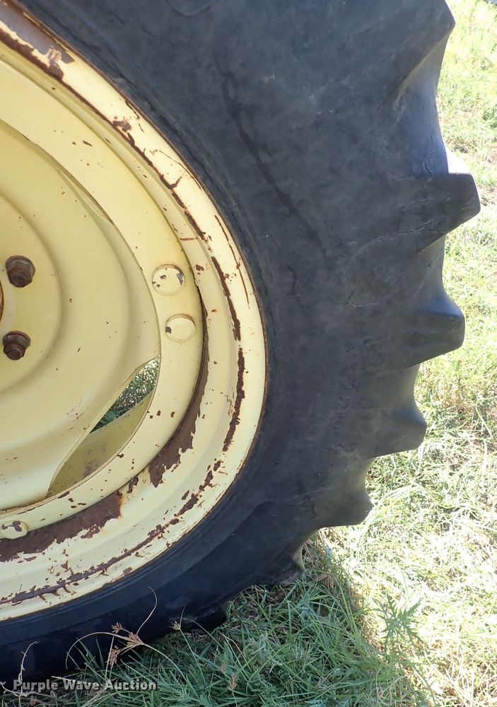 image for item IN9067 2002 John Deere 6605  MFWD tractor