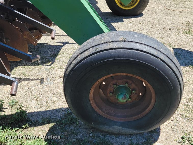 image for item JC9797 (2) John Deere 750 grain drills