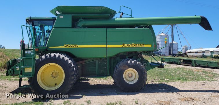 image for item JC9799 2005 John Deere 9760 STS  combine