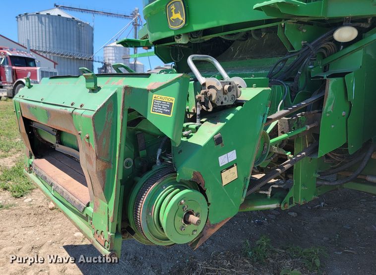 image for item JC9799 2005 John Deere 9760 STS  combine