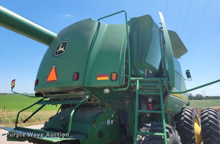 image for item JC9799 2005 John Deere 9760 STS  combine