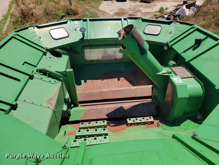 image for item JC9799 2005 John Deere 9760 STS  combine