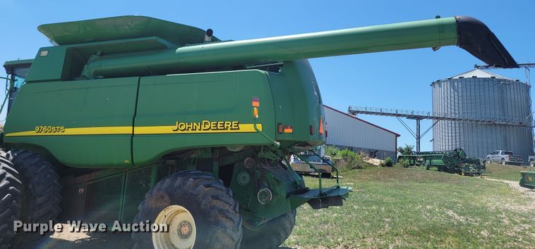 image for item JC9799 2005 John Deere 9760 STS  combine