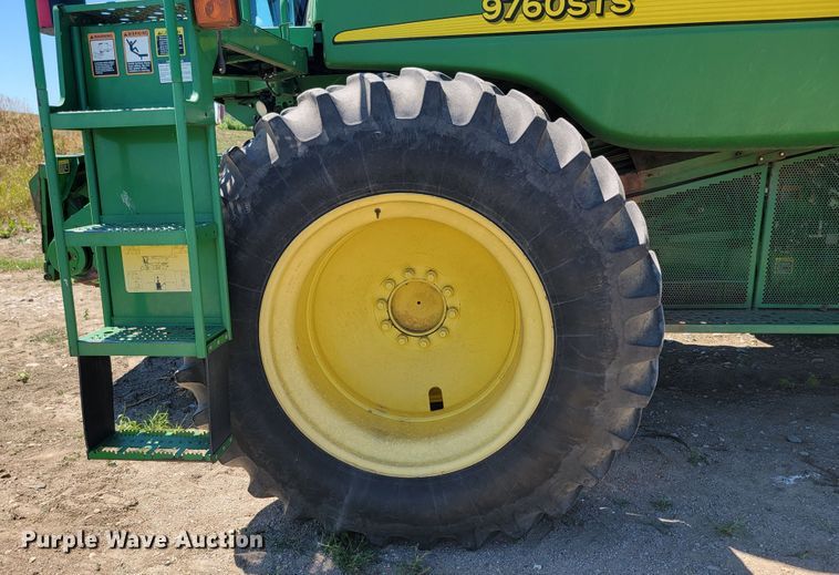image for item JC9799 2005 John Deere 9760 STS  combine