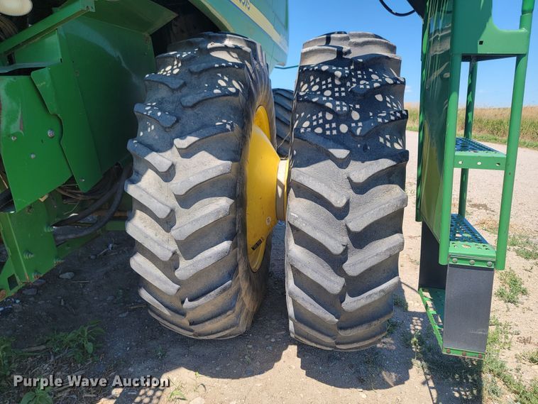 image for item JC9799 2005 John Deere 9760 STS  combine