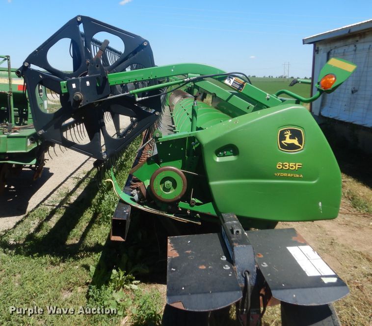 image for item JC9800 2005 John Deere 635F  flex head