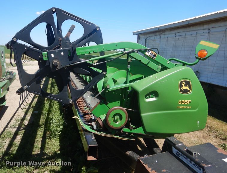image for item JC9800 2005 John Deere 635F  flex head