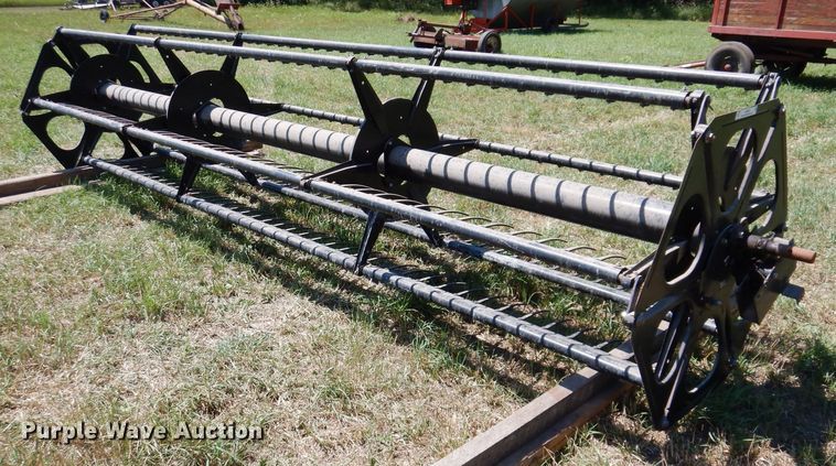 image for item JO9019 Case IH 1020  bean header reel