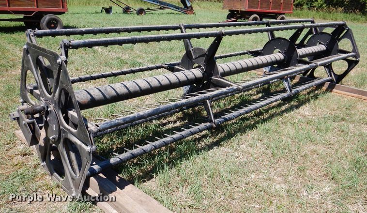 image for item JO9019 Case IH 1020  bean header reel