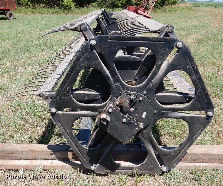 image for item JO9019 Case IH 1020  bean header reel