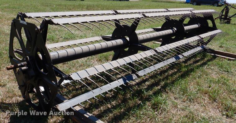 image for item JO9019 Case IH 1020  bean header reel