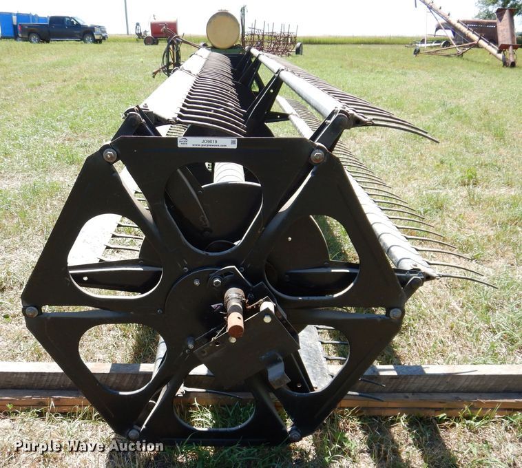 image for item JO9019 Case IH 1020  bean header reel